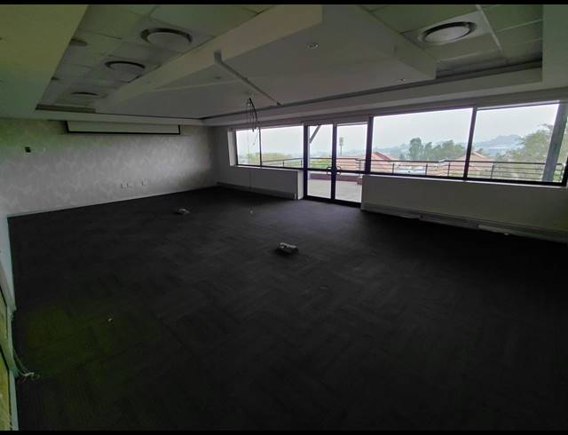 1,960M² OFFICE TO LET IN WOODMEAD